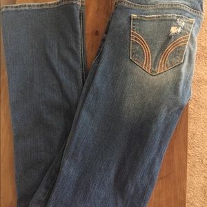Distressed hollister jeans. 5R
